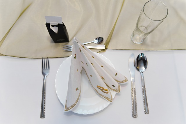 vestuviu stalo serviravimas